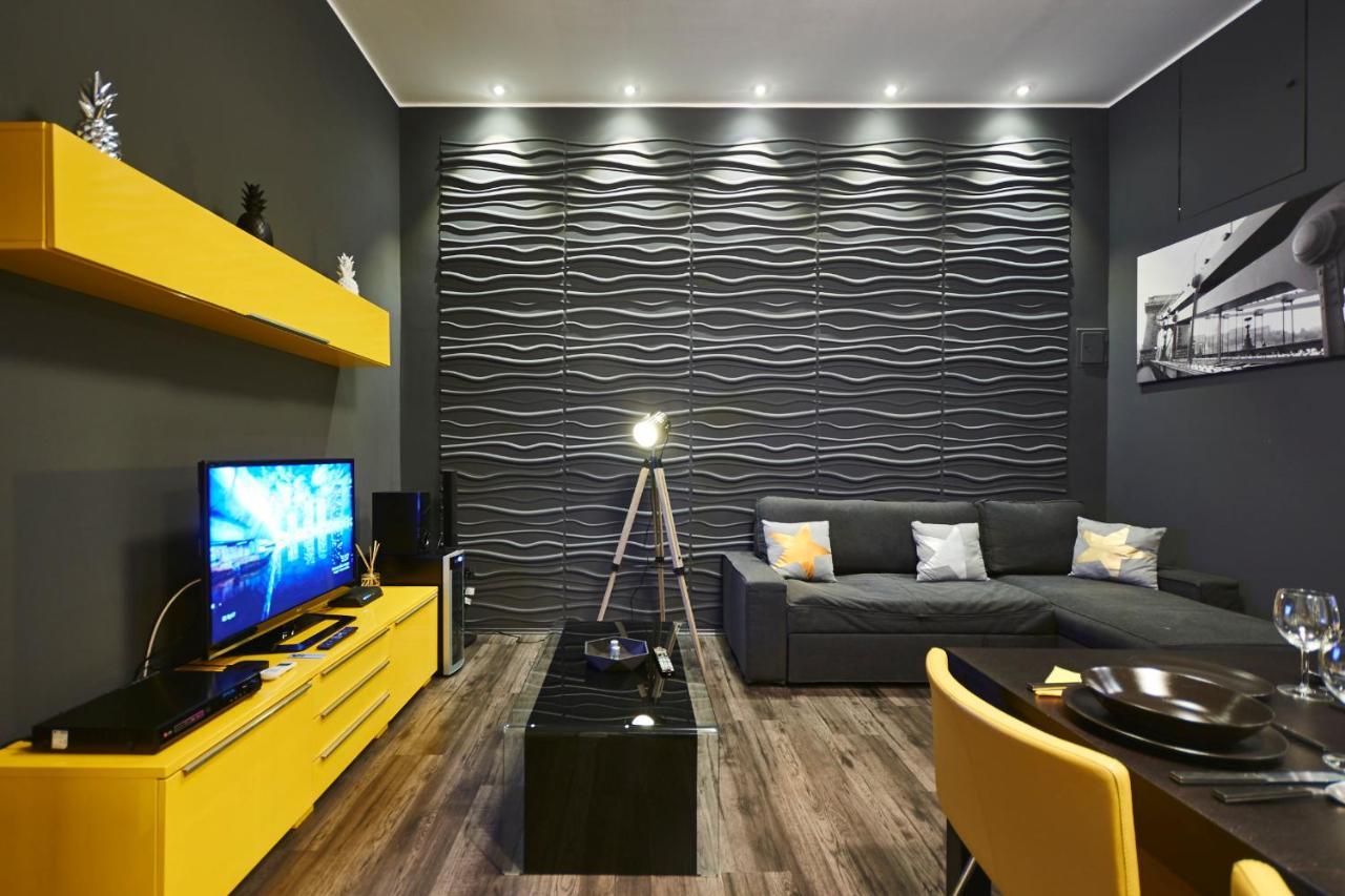 Central Location Yellow-Black Apartment Budapeste Exterior foto