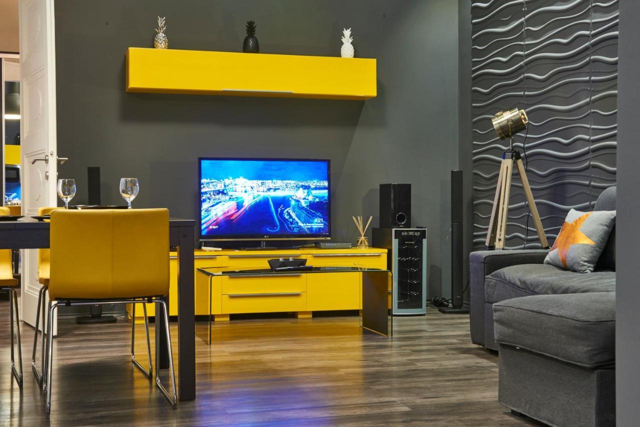 Central Location Yellow-Black Apartment Budapeste Exterior foto