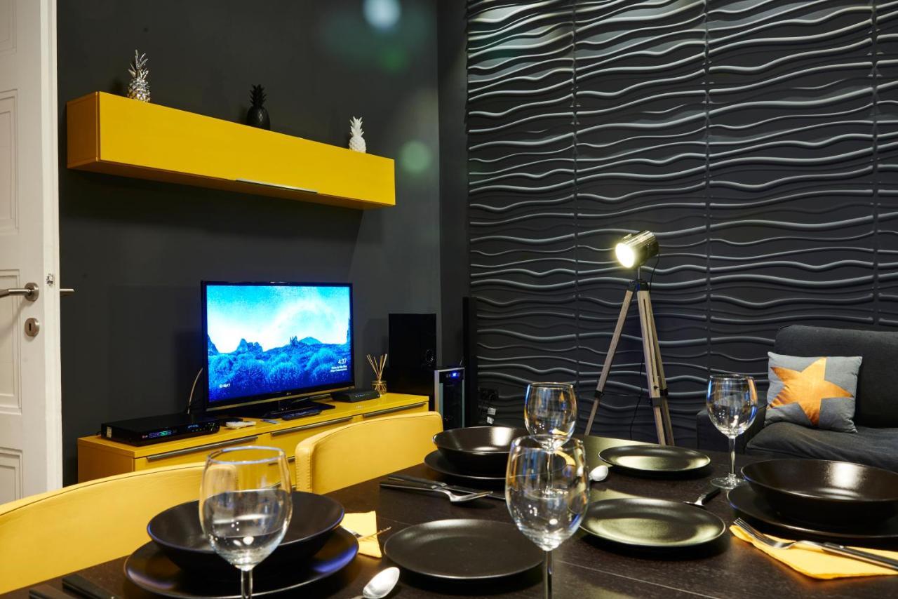 Central Location Yellow-Black Apartment Budapeste Exterior foto
