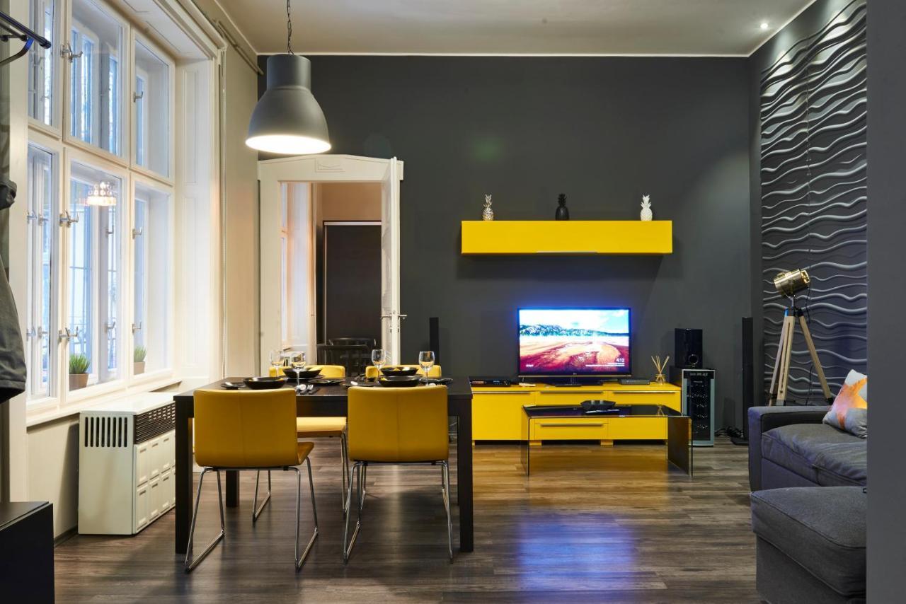 Central Location Yellow-Black Apartment Budapeste Exterior foto