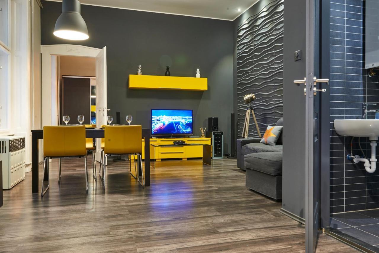 Central Location Yellow-Black Apartment Budapeste Exterior foto